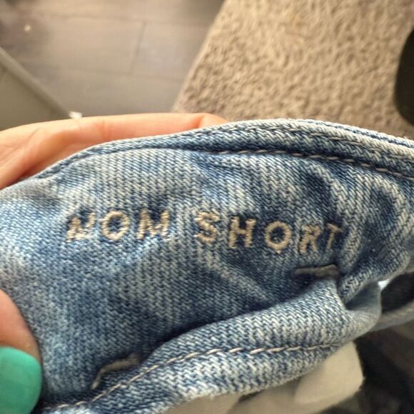 American Eagle Women’s 6 Denim Belted Mom Shorts - Picture 5 of 5